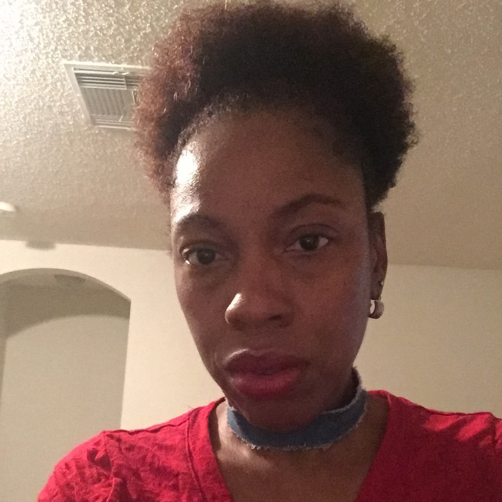 Meet your Posher, Yolanda